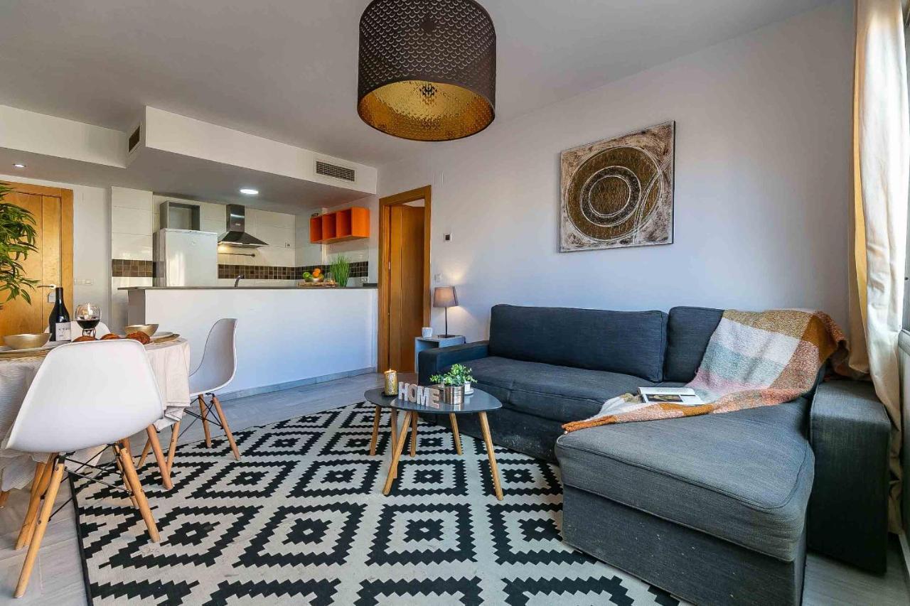Carlos Haya Beautiful Apartment With Parking 말라가 외부 사진