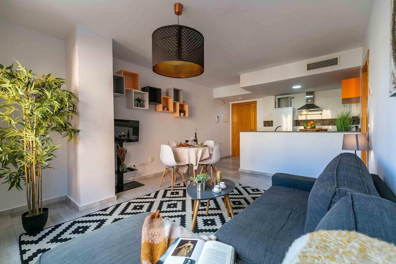 Carlos Haya Beautiful Apartment With Parking 말라가 외부 사진